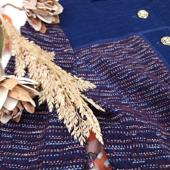 St. John Women's Gold Buttoned Blue Red Tweed Cardigan Blazer Sz 8 - Picture 7 of 12